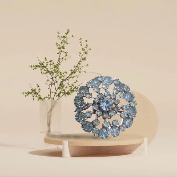 Vintage Jewelry - Vintage Blue Crystal Brooch